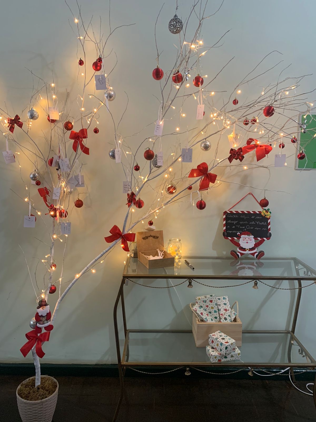 Unimed Andradina montou árvore dos desejos para o Natal e Ano Novo.