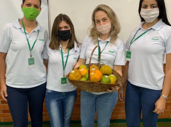 Colaboradores da Unimed Andradina recebem orientações sobre a importância de alimentos ricos em vitamina C