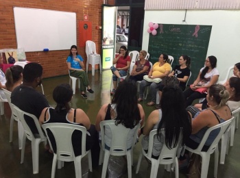 Grupo Amor Pleno participa de palestra com instrutora de Yoga