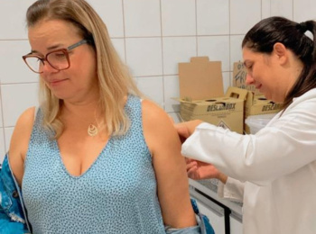 Unimed Andradina imuniza colaboradores contra Varicela Zóster
