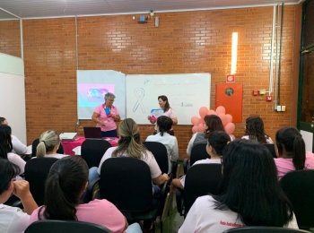 Colaboradores da Unimed Andradina participam de palestra sobre Outubro Rosa e Novembro Azul