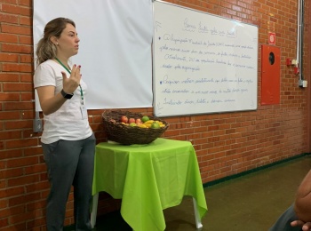 Colaboradores da Unimed Andradina participam de palestra sobre cuidados alimentares