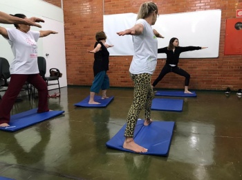 Oficina de Yoga é oferecida aos participantes do Programa Gerenciamento de Doenças Crônicas