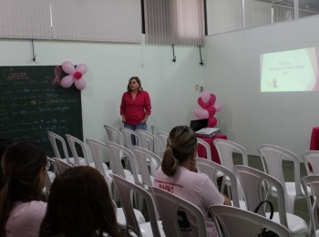 Colaboradoras da Unimed Andradina participam de palestra sobre câncer